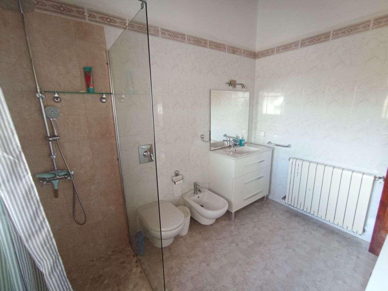 2 Etagenfinca mit sep Apartment, Pool und Ölzentralheizung bei Porreres --- F 164