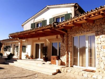 2 Etagenfinca mit sep Apartment, Pool und Ölzentralheizung bei Porreres --- F 164