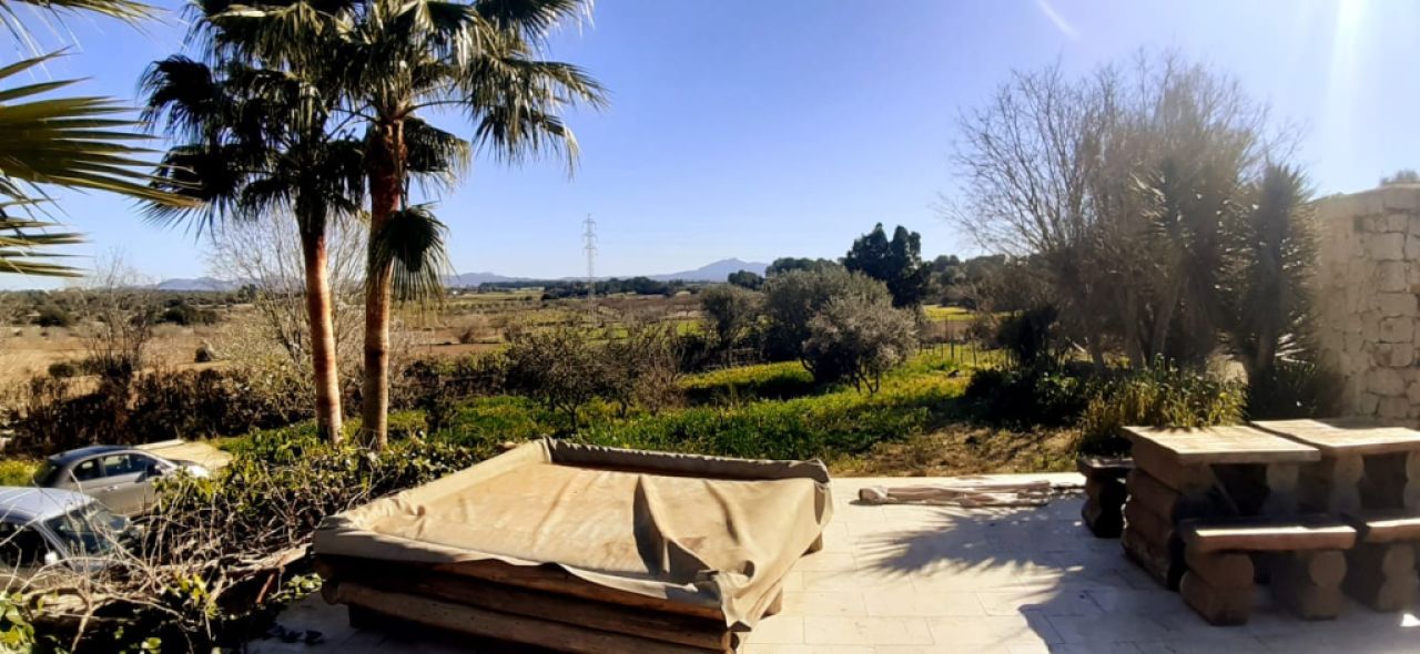 2 Etagenfinca mit sep Apartment, Pool und Ölzentralheizung bei Porreres --- F 164