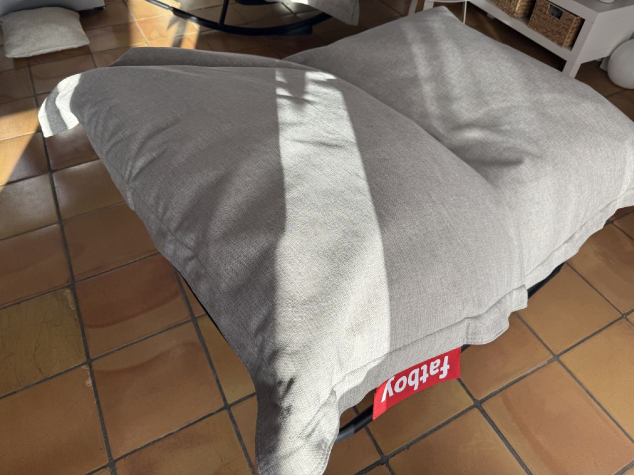 2 sillas mecedoras Fatboy con cojines grises – como nuevas – recogida en Mallorca