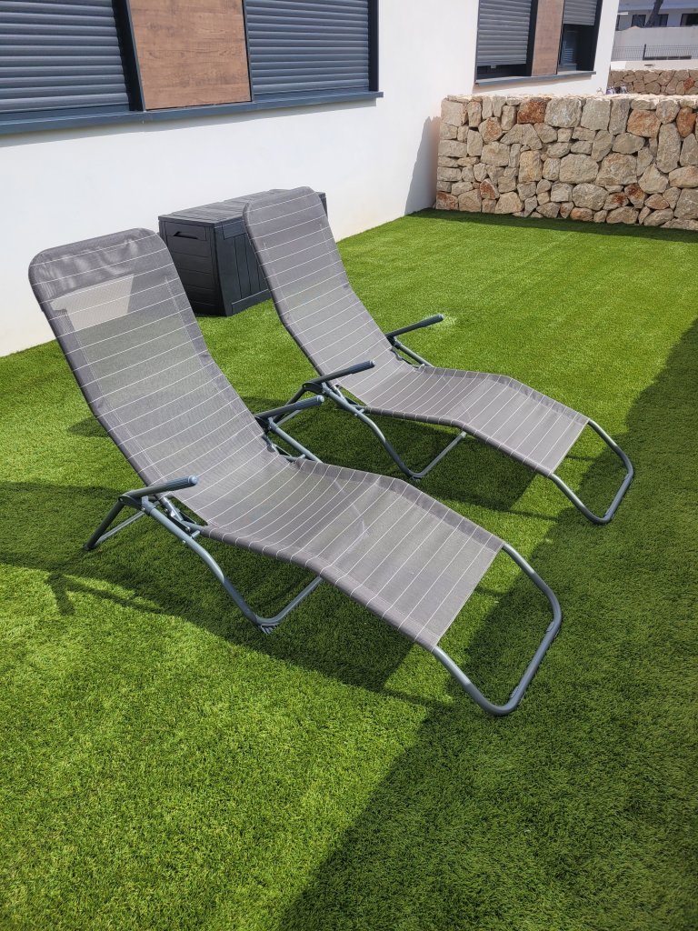 2 Gartenliegen / Poolliegen - neuwertig Jysk