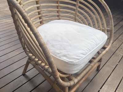 2 Gartenstühle mit Kissen