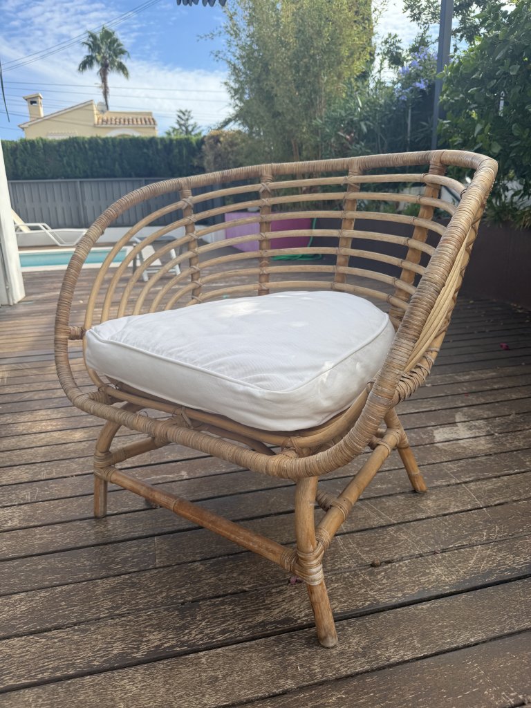 2 Gartenstühle mit Kissen