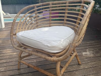 2 Gartenstühle mit Kissen