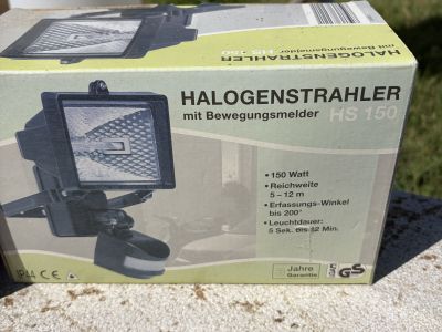 2 halogen floodlights with motion sensor