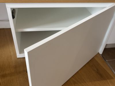 2 IKEA BESTÅ Schränke in Weiß inklusive 2 Abdeckplatten in Eiche