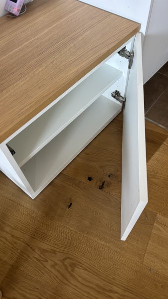 2 IKEA BESTÅ Schränke in Weiß inklusive 2 Abdeckplatten in Eiche