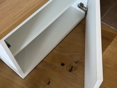 2 IKEA BESTÅ Schränke in Weiß inklusive 2 Abdeckplatten in Eiche