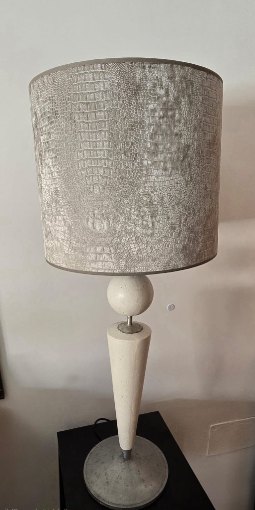 2 kleine Stehlampen,Höhe ca. 1,0 meter,Schirm durchmesser ca. 40 cm,Fuß ca. 20 cm
