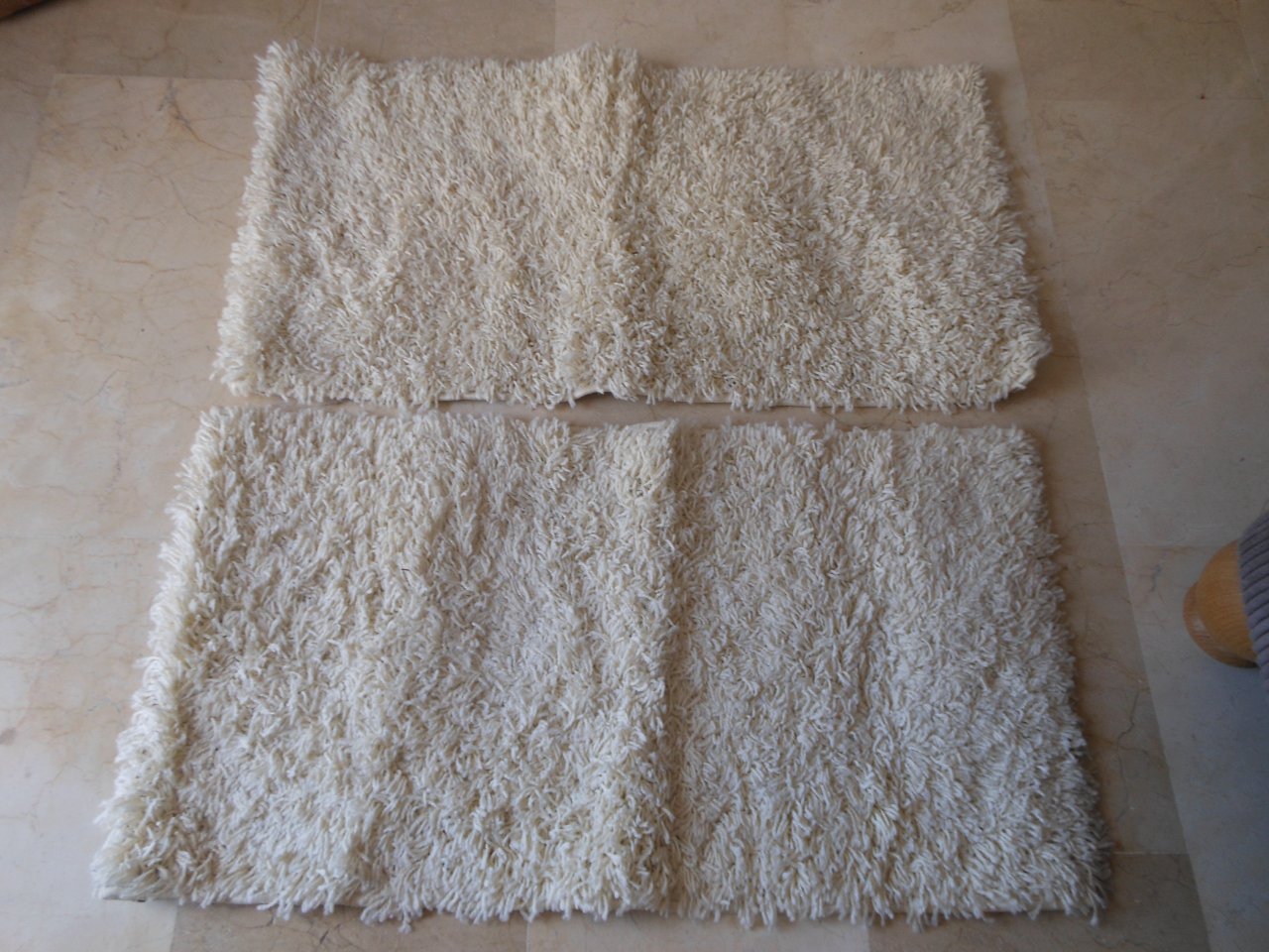 2 Kleine Teppiche ...gewaschen ...85 x 47 cm ...Fb. wollweiß beide zus. 10 €