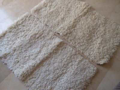 2 Kleine Teppiche ...gewaschen ...85 x 47 cm ...Fb. wollweiß beide zus. 10 €