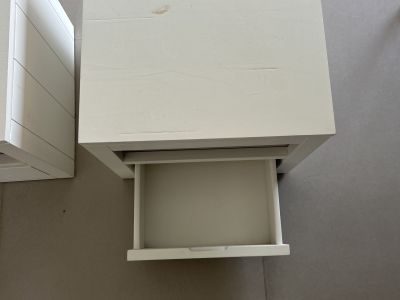 2 mesitas de noche, blancas