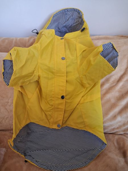 2 neue gelbe Wind/Regenjacken zu verkaufen