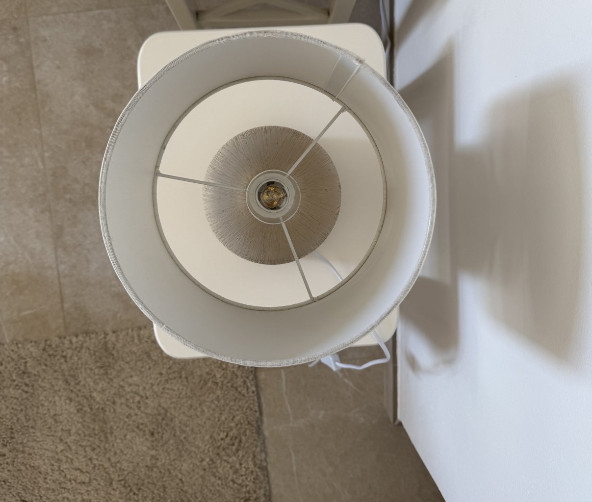 2 Like-new bedside lamps