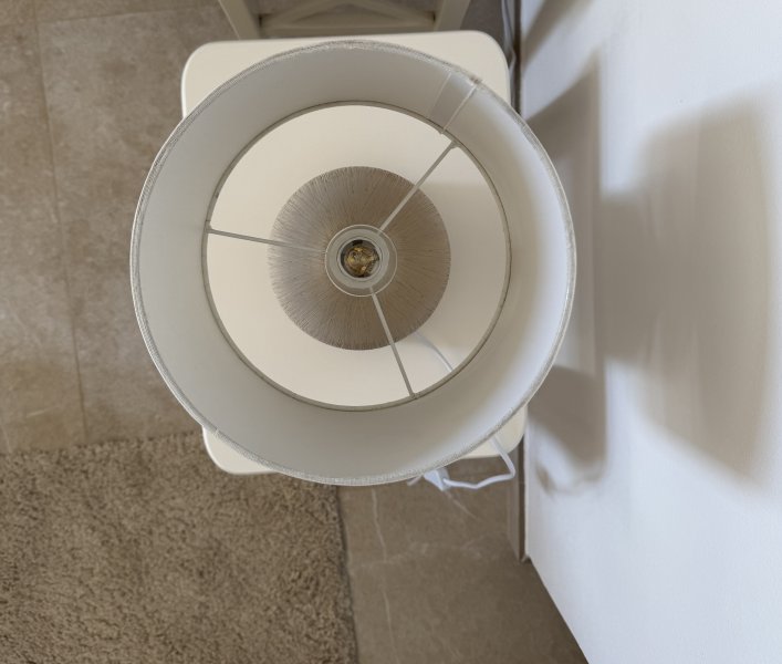 2 Like-new bedside lamps