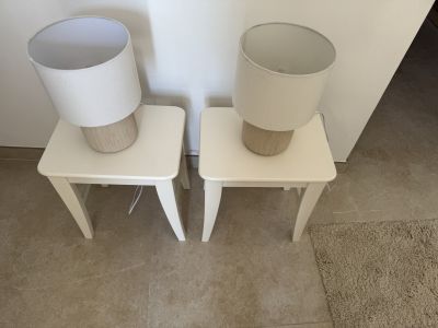 2 Like-new bedside lamps
