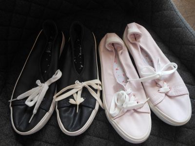 2 Paar Damen- Schuhe Gr. 39 ...Fb. blau / rose ...beide zus. 20 €
