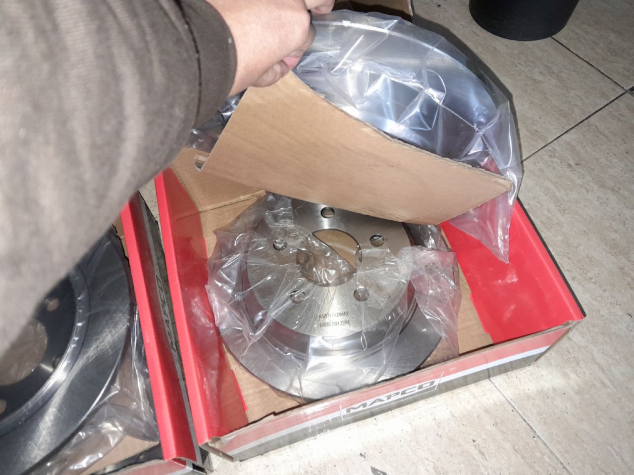 2 Pakete á 2x Bremsscheiben für die Hinterachse, MAPCO 25990 für JEEP Wrangler und Cherokee