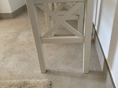 2 schöne Nachtische, Hocker oder Beistelltische