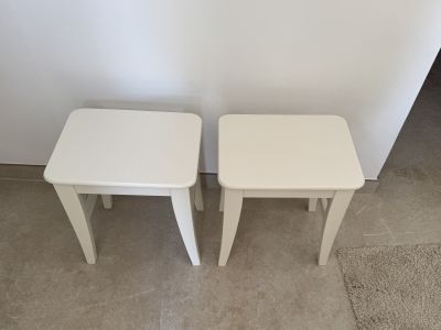 2 schöne Nachtische, Hocker oder Beistelltische
