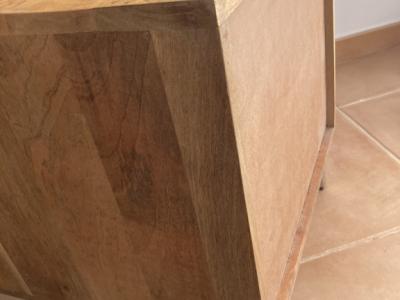 2 schöne Nachttische Massivholz zu verkaufen