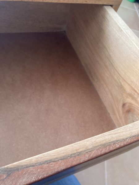 2 schöne Nachttische Massivholz zu verkaufen