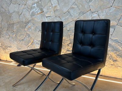 2  schöne Stühle im Bauhaus-Stil / Barcelona-chair