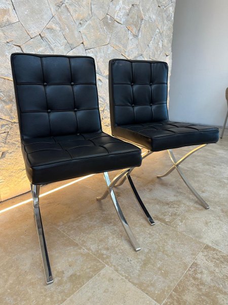 2  schöne Stühle im Bauhaus-Stil / Barcelona-chair