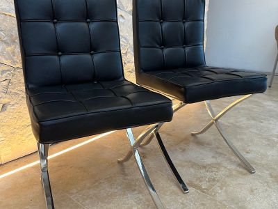 2  schöne Stühle im Bauhaus-Stil / Barcelona-chair