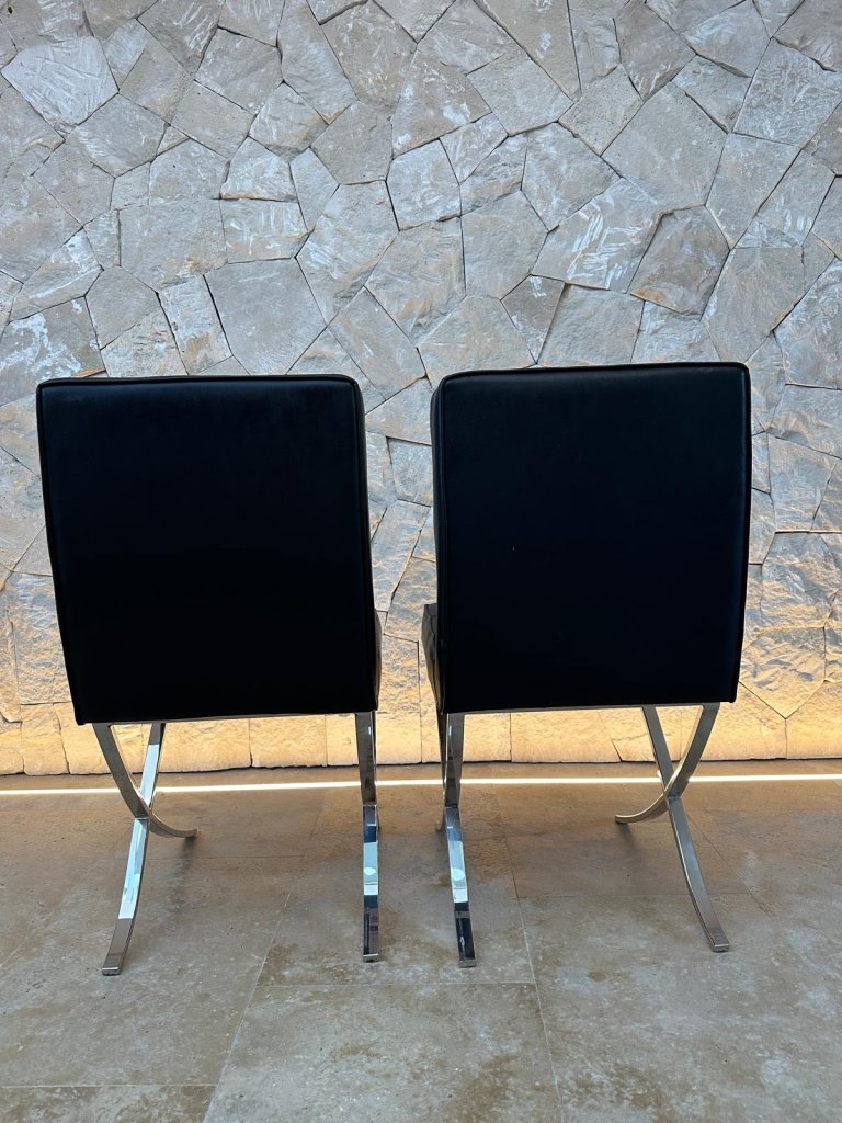 2  schöne Stühle im Bauhaus-Stil / Barcelona-chair