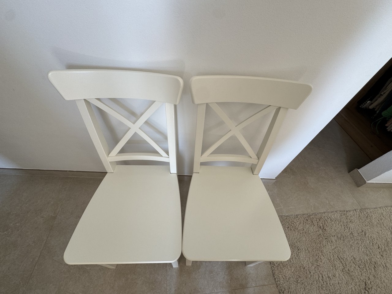 2 schöne Stühle in weiss