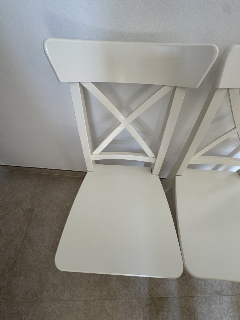 2 schöne Stühle in weiss