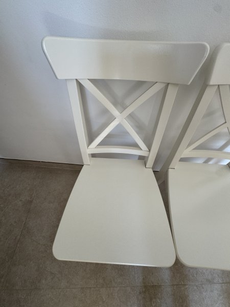 2 schöne Stühle in weiss