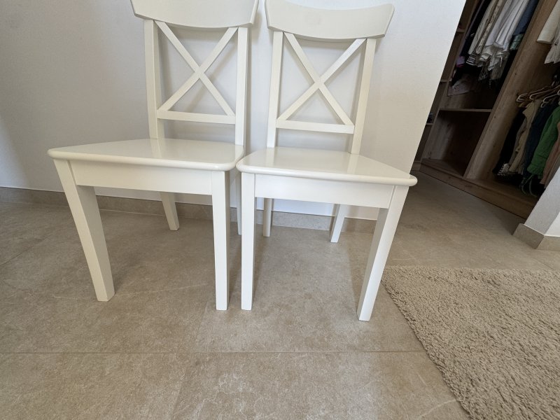 2 schöne Stühle in weiss