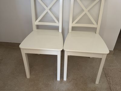 2 schöne Stühle in weiss