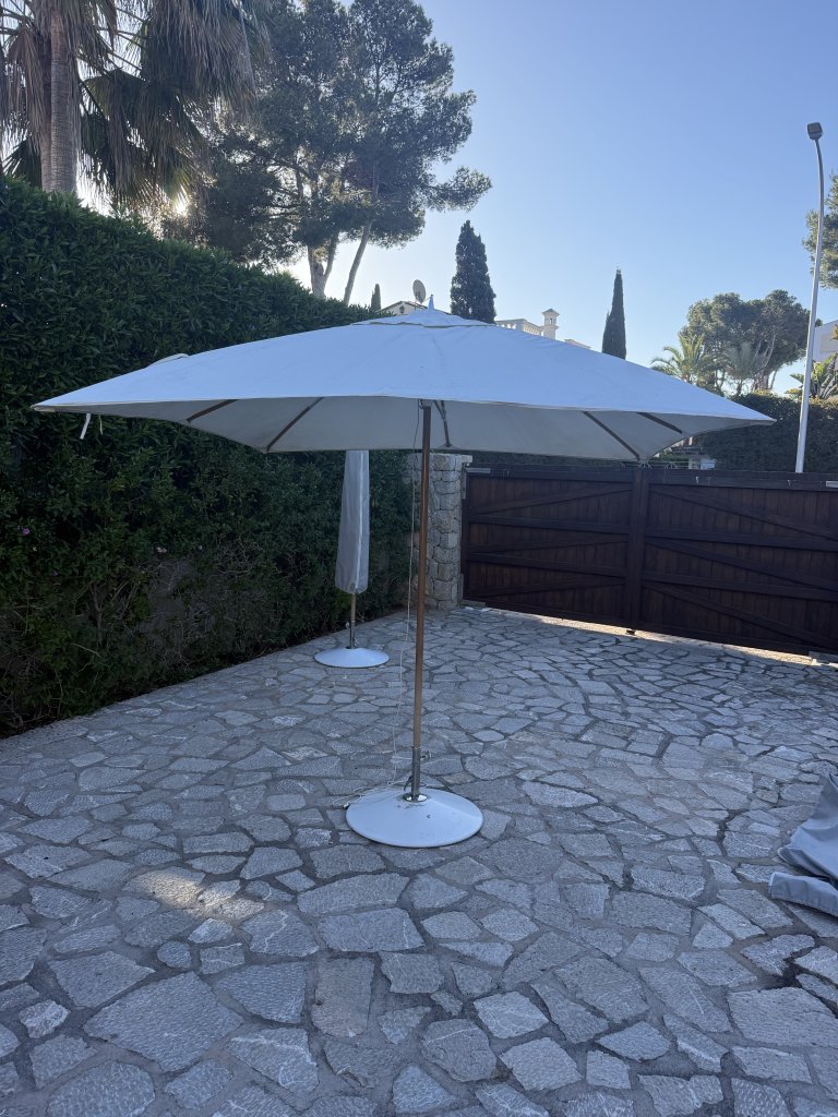 2 Sonnenschirme Dedon 2,6m