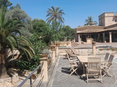 2 stöckige Finca mit sep. Gästeapartment und traumhaften Garten bei Ses Salines -- F 62 VK