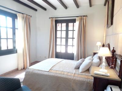 2 stöckige Finca mit sep. Gästeapartment und traumhaften Garten bei Ses Salines -- F 62 VK