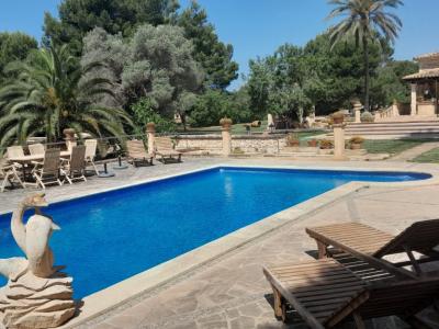 2 stöckige Finca mit sep. Gästeapartment und traumhaften Garten bei Ses Salines -- F 62 VK