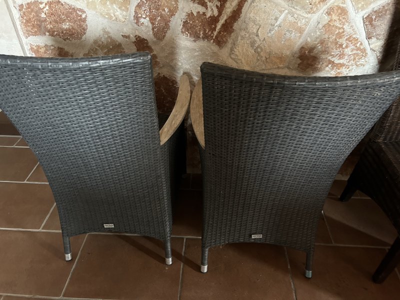 2 x Gartenstühle Polyrattan / Teakholz sehr gut erhalten