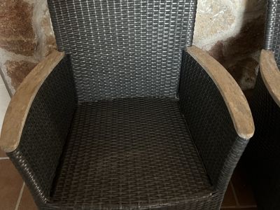 2 x Gartenstühle Polyrattan / Teakholz sehr gut erhalten