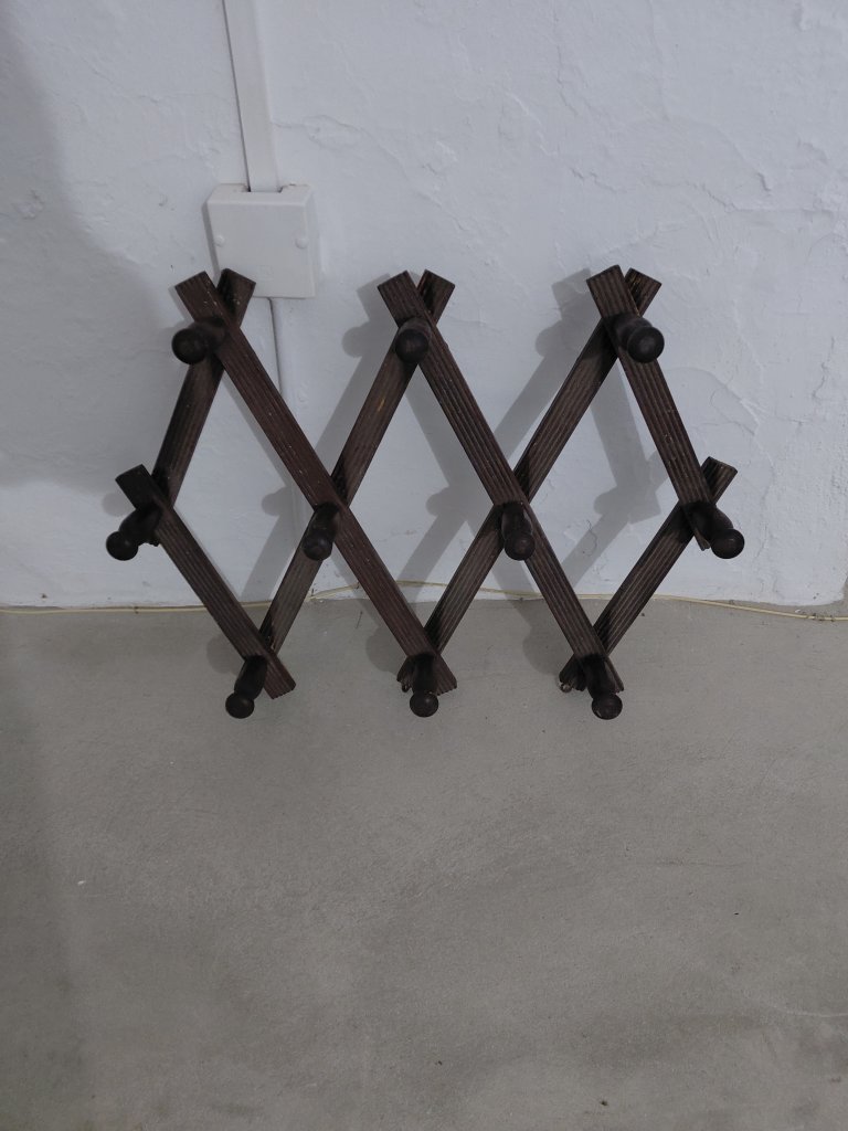 2x antike Wandgardeoben Vintage Holz ausziehbar Kleiderhaken Jacke Hut