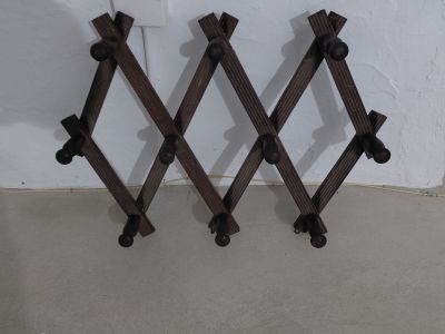 2x antike Wandgardeoben Vintage Holz ausziehbar Kleiderhaken Jacke Hut