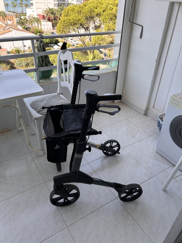 2x Leichtgewicht-Rollator in Schwarz  Einwandfreier Zustand  Zusammen nur 50 €!