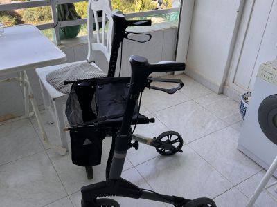 2x Leichtgewicht-Rollator in Schwarz  Einwandfreier Zustand  Zusammen nur 50 €!