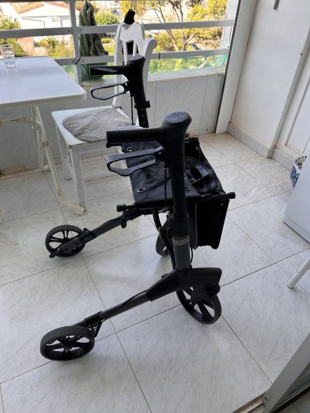 2x Leichtgewicht-Rollator in Schwarz  Einwandfreier Zustand  Zusammen nur 50 €!