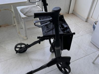 2x Leichtgewicht-Rollator in Schwarz  Einwandfreier Zustand  Zusammen nur 50 €!