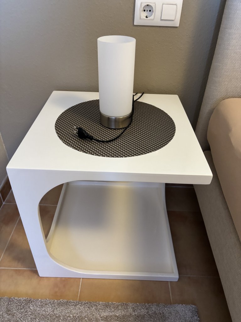 2x Nachttisch und Hochtisch für SZ, wie neu, von Casablanca Uphoff