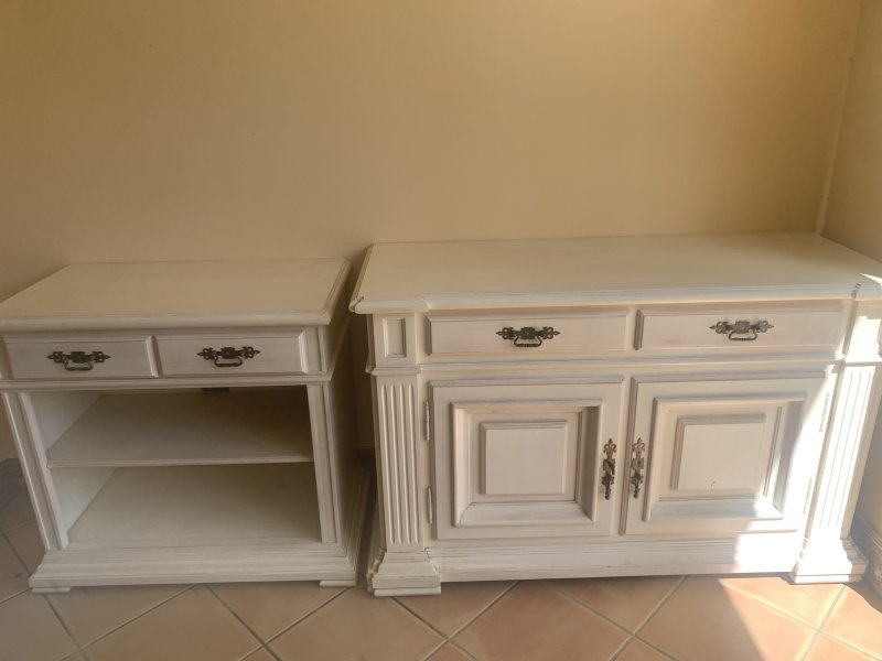 2x schöne Sideboard Cremefarbend