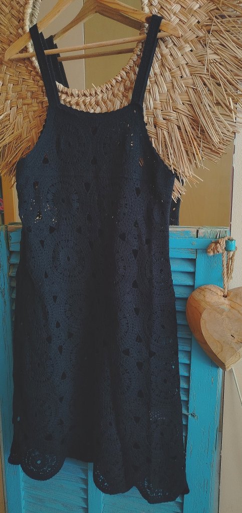 3 Boho Häkelkleider, 1 Cocktailkleid und 2 Jumpsuits